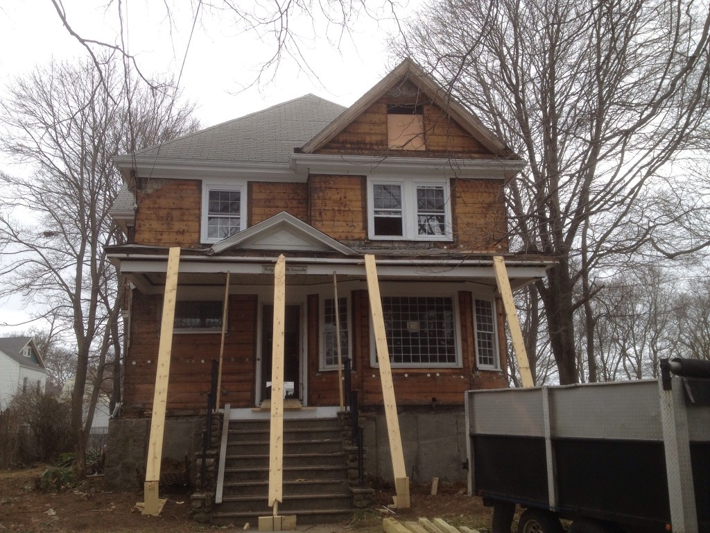 home before J&J Home Improvement renovation