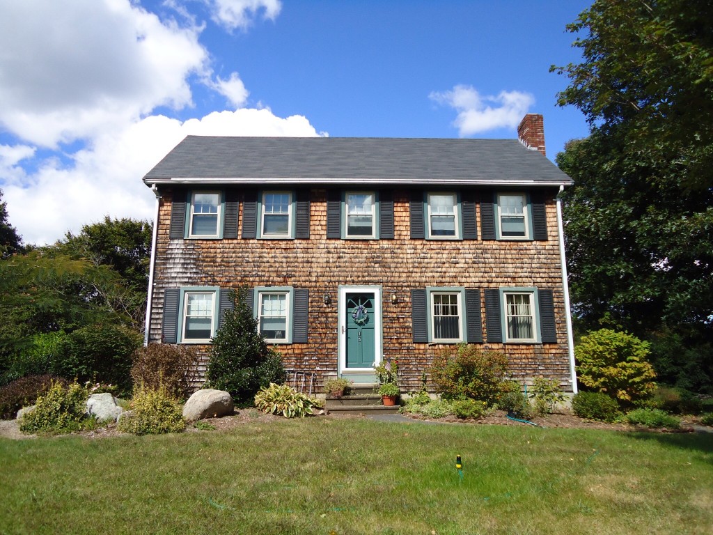home before J&J Home Improvement renovation