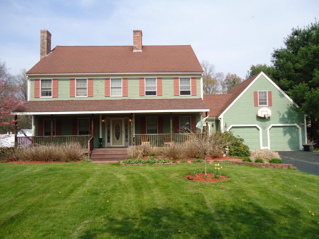home before J&J Home Improvement renovation