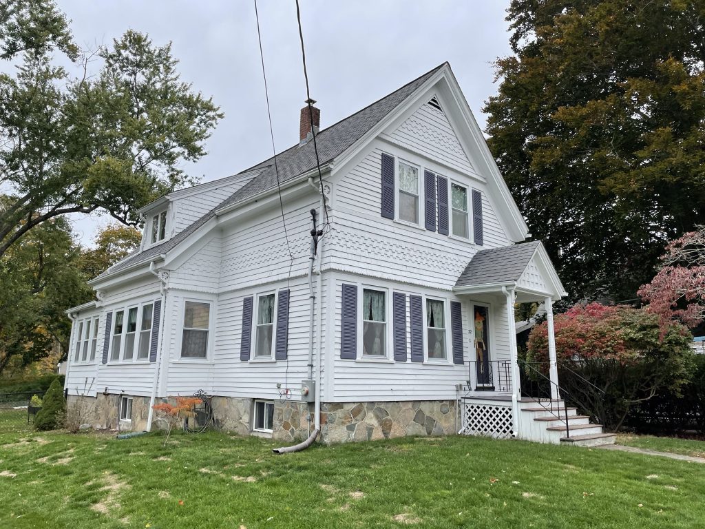 home before J&J Home Improvement renovation