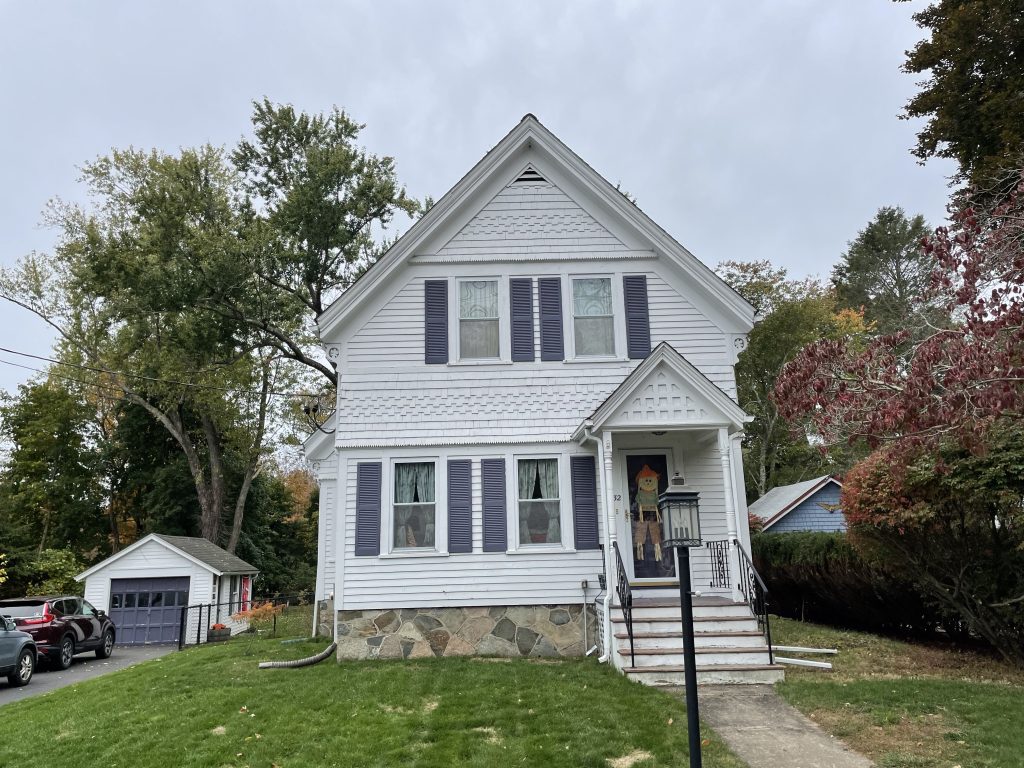 home before J&J Home Improvement renovation