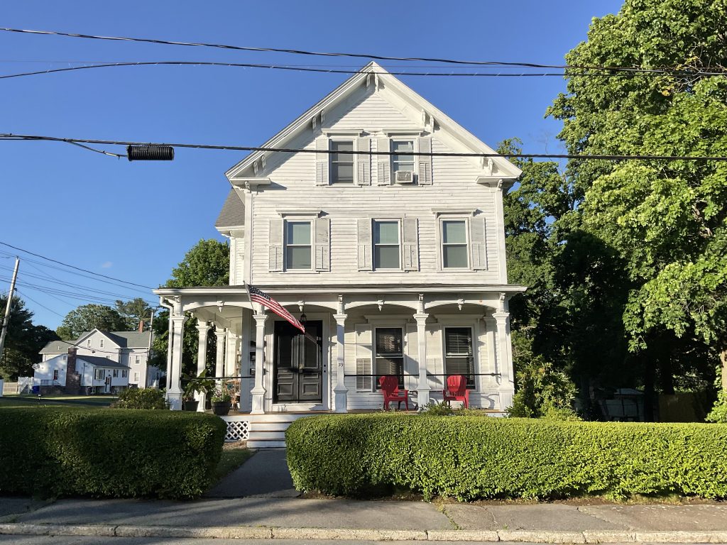 home before J&J Home Improvement renovation